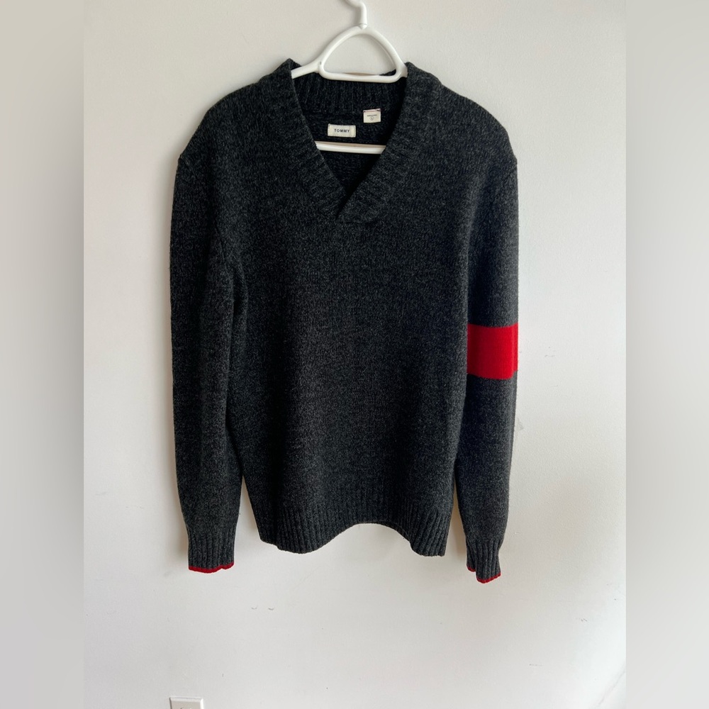 100% Lambswool Tommy Men's Sweater   size Large